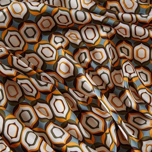 Шелк синтетический 065-13790 молочный принтованный