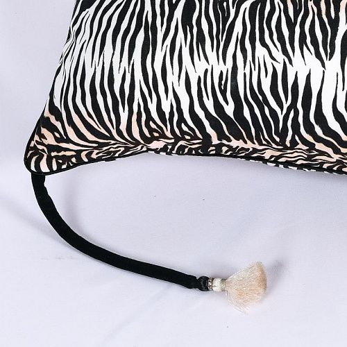 Наволочка декоративная на молнии 47х47 см ЗЕБРА 521982 